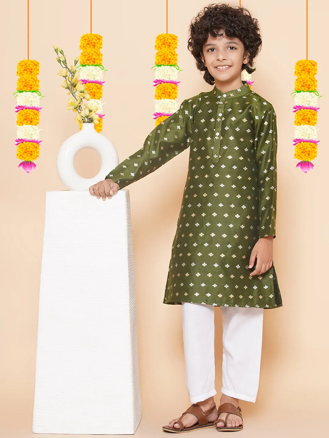 Boys Green Self Design Booti Kurta with Pyjamas