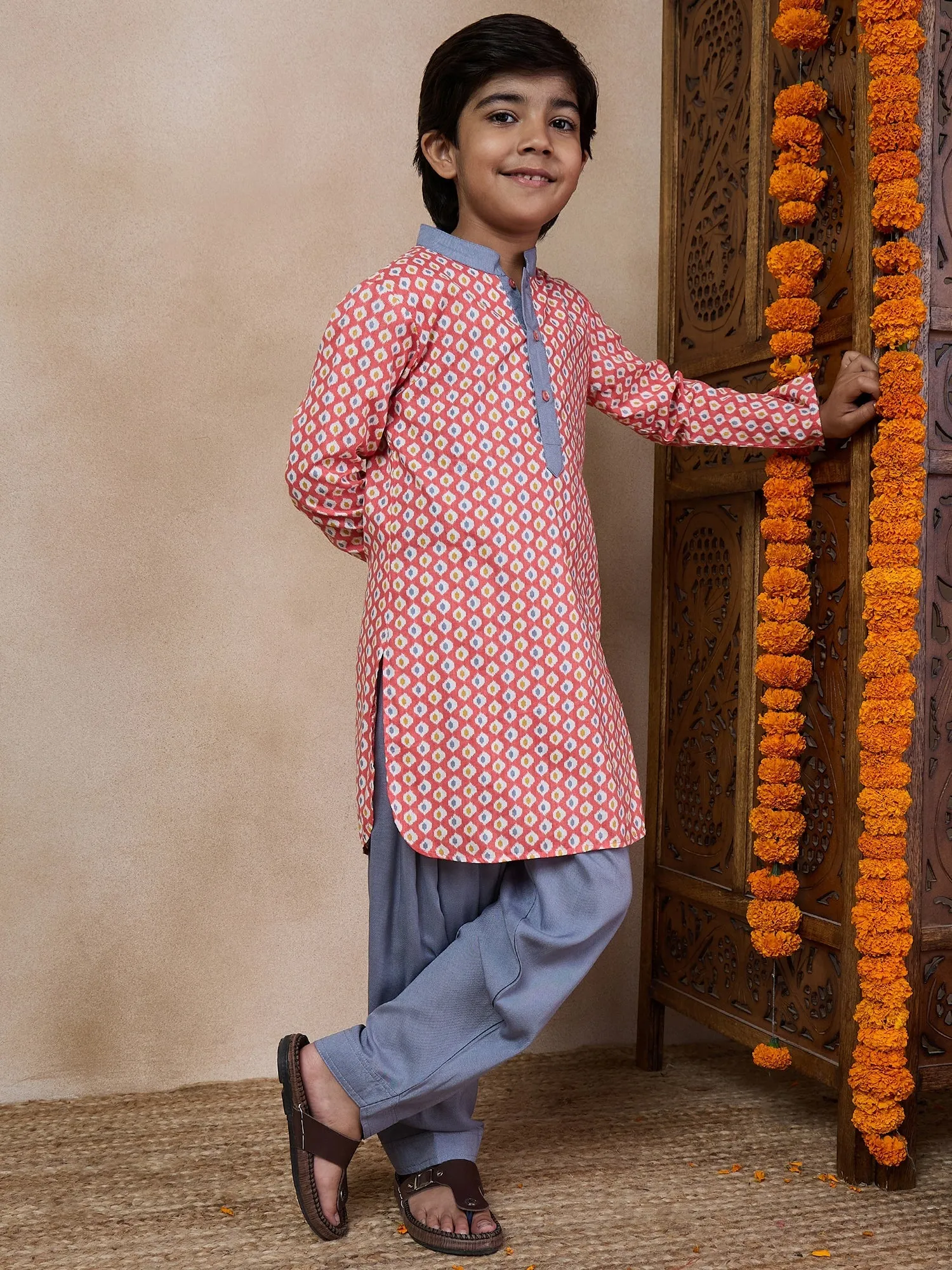 Boys Mandarin Collar Floral Printed Regular Kurta With Pyjamas