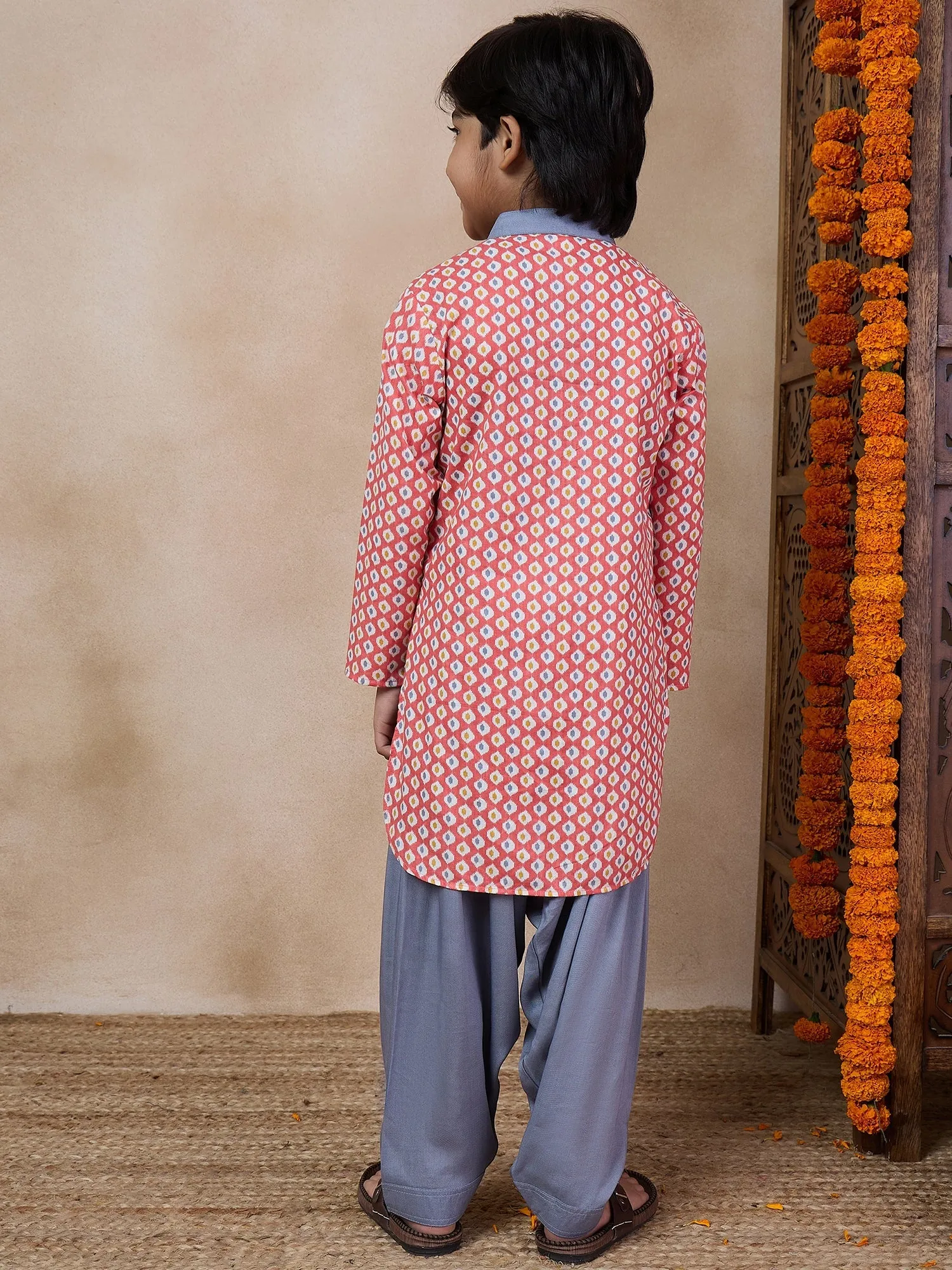 Boys Mandarin Collar Floral Printed Regular Kurta With Pyjamas